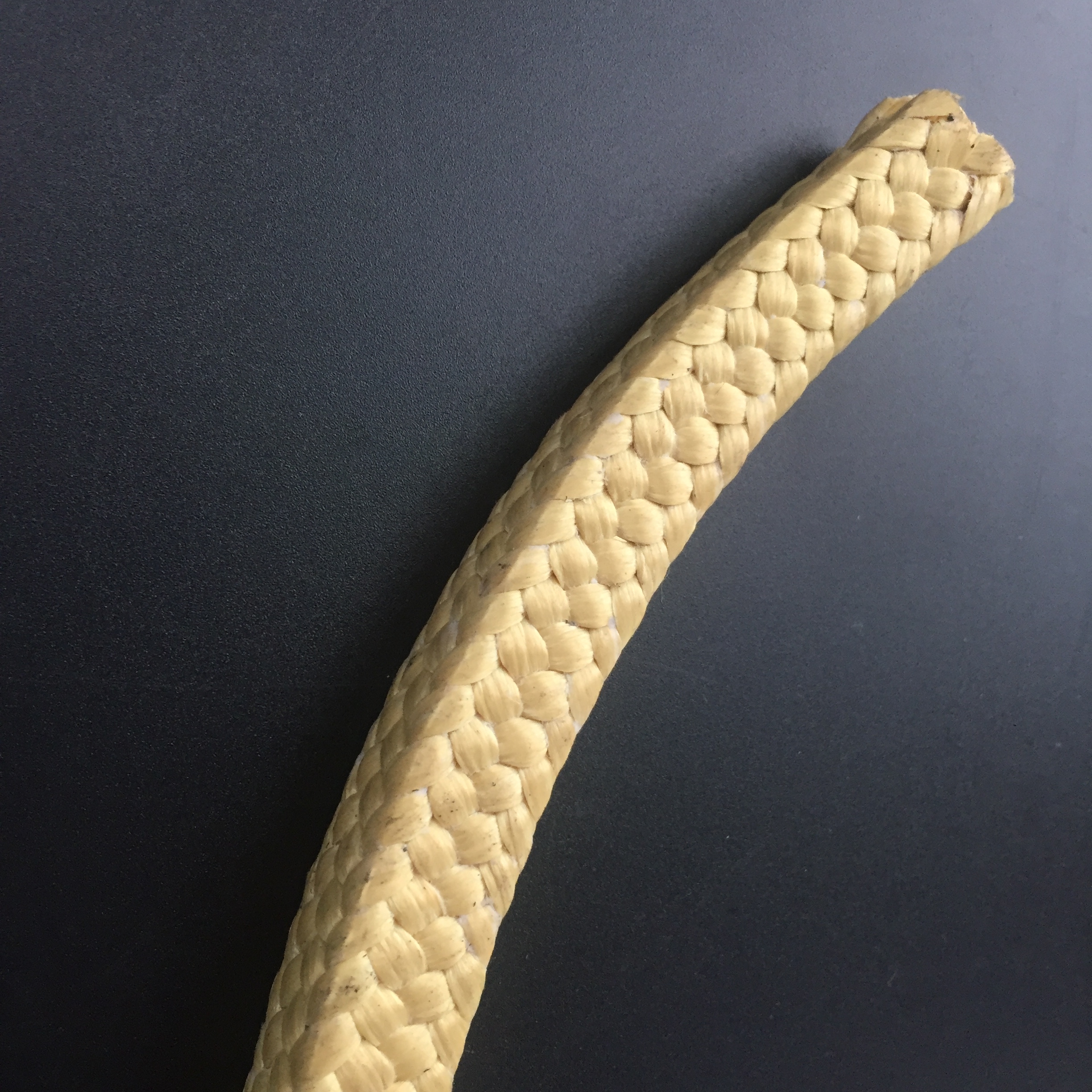 Cales son as características da embalaxe de fibra de aramid?